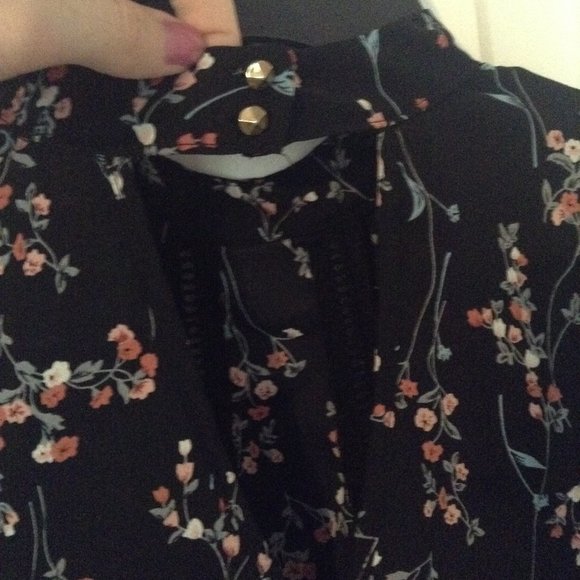Black Floral Print Blouse - Picture 2 of 4